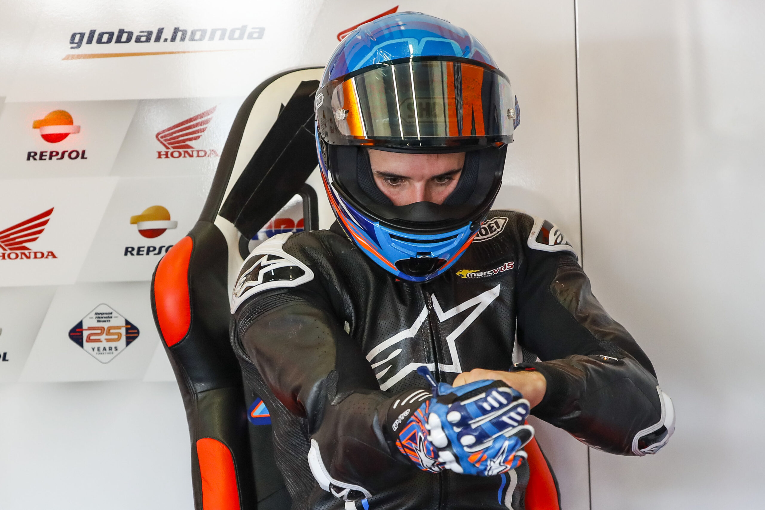 What is a modular helmet and what advantages does it offer? - Box Repsol