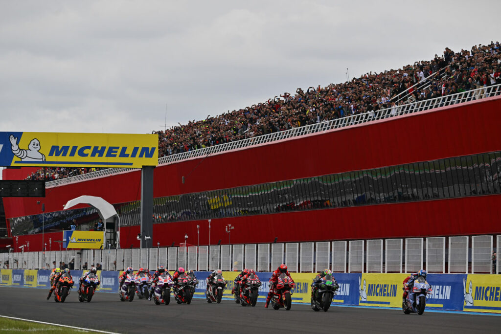 Salida de una carrera de MotoGP